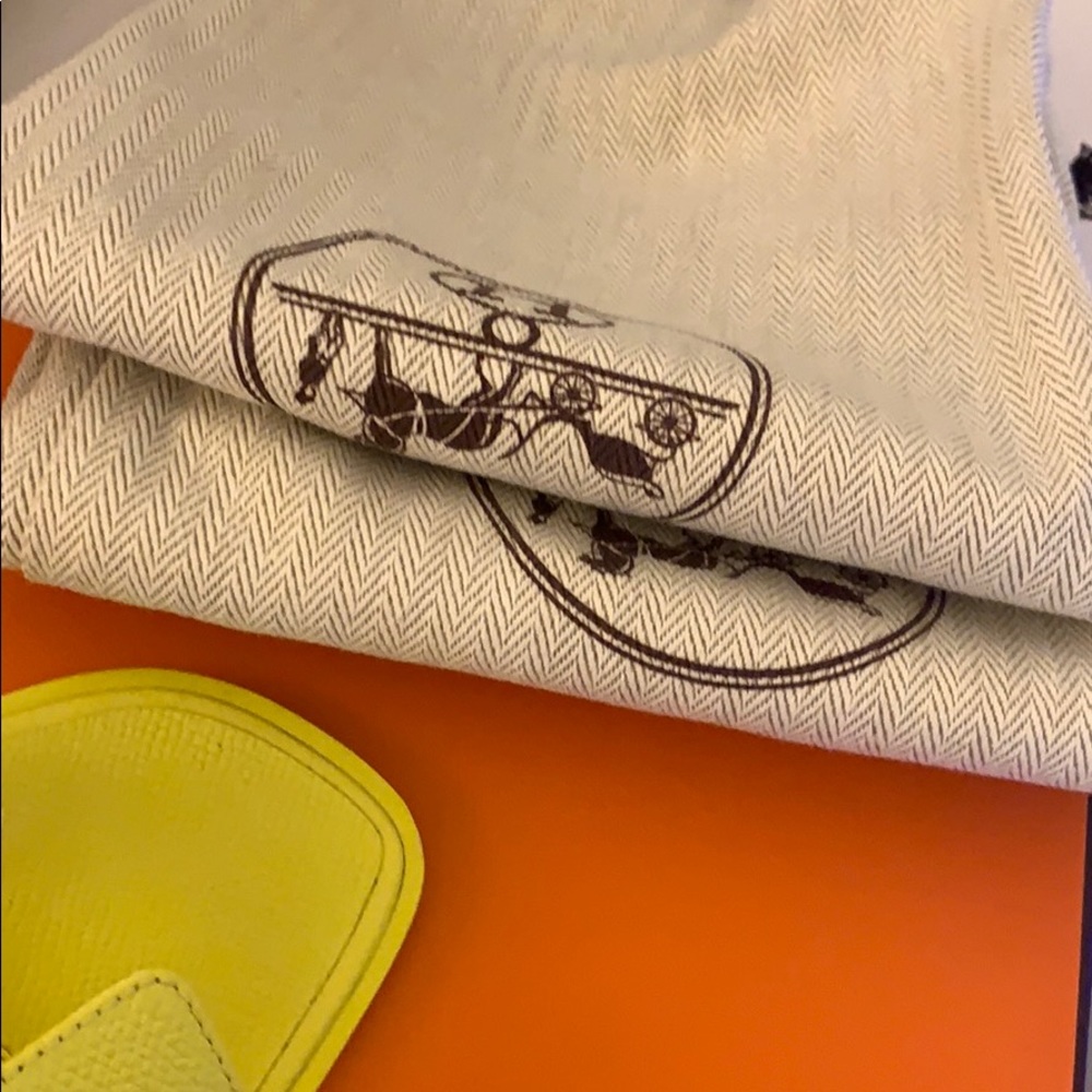 🔥🔥Sold to fashionphile-Hermès Oran - Picture 5 of 6